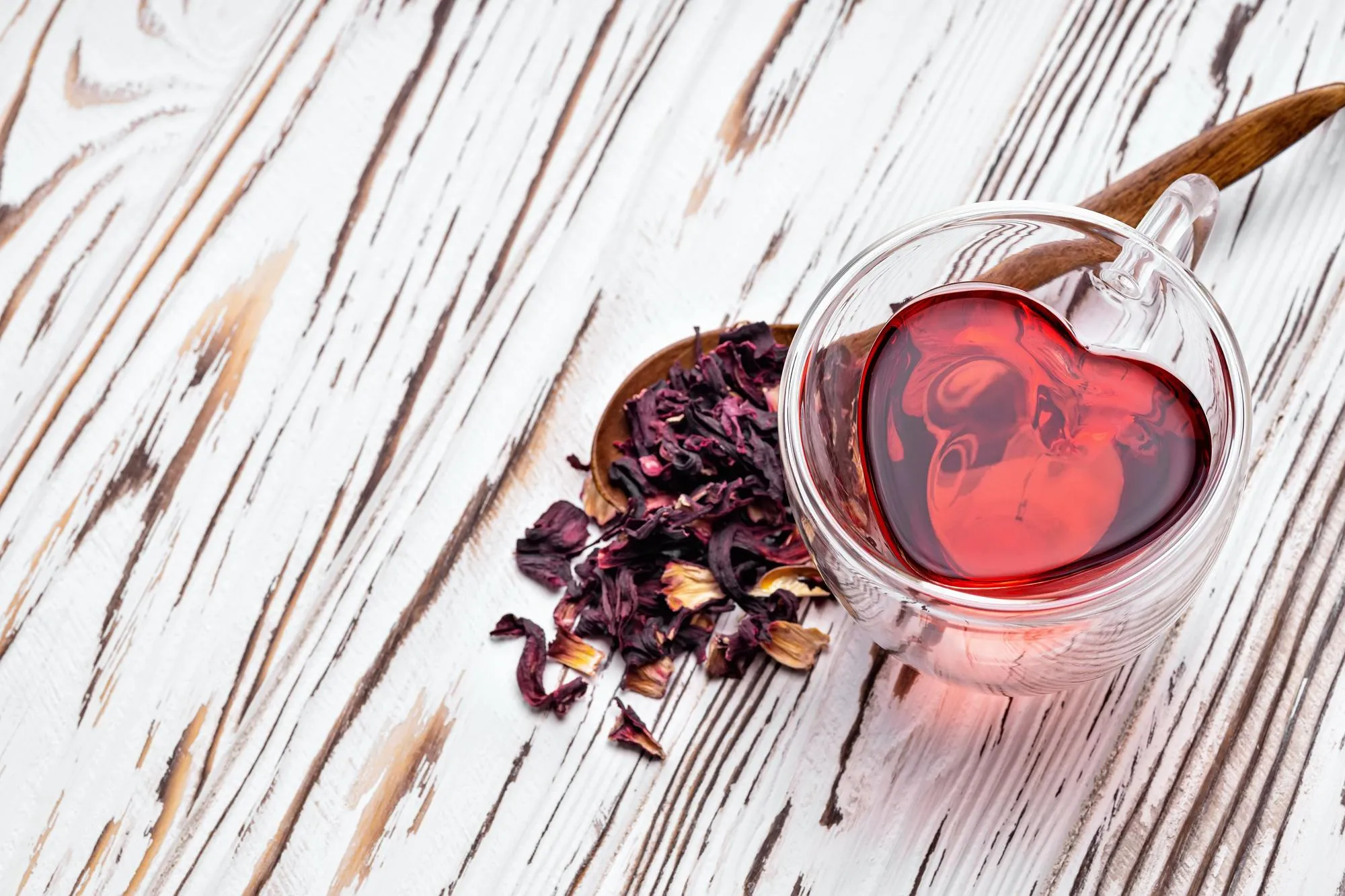 hibiscus tea in glass cup