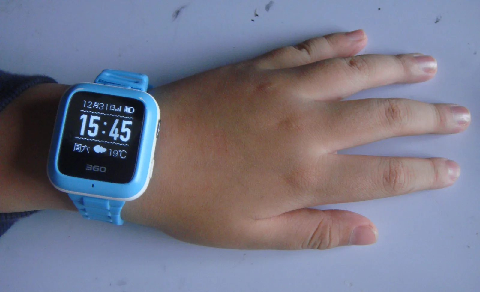 Child's phone watch (smartwatch) in China (boy).