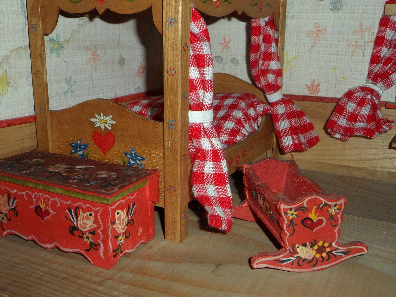 dolls houses, rustic furniture, bedroom, painted, children, to play, toy, old, granny, antique, bauer bemalung, girl, furniture, dolls furniture