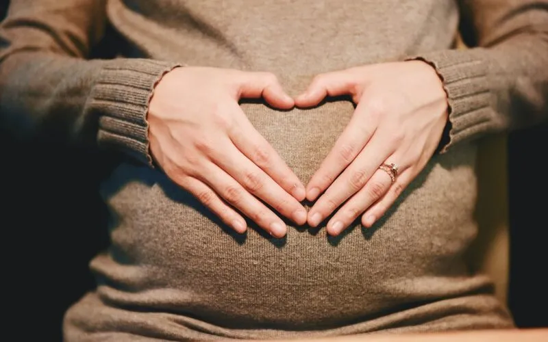 Ranking najlepszych pasów ciążowych na ból pleców 2025 - testy wsparcia i komfortu noszenia
